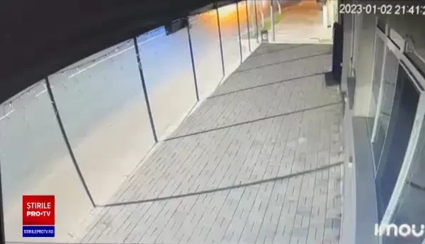 Momentul în care un șofer vitezoman a intrat în plin într-o pizzerie inaugurată în urmă cu trei luni, lângă București