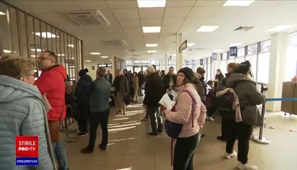 Mai sunt aproape trei luni de reducere, dar oamenii au stat cu orele la coadă să-și plătească impozitele la primării