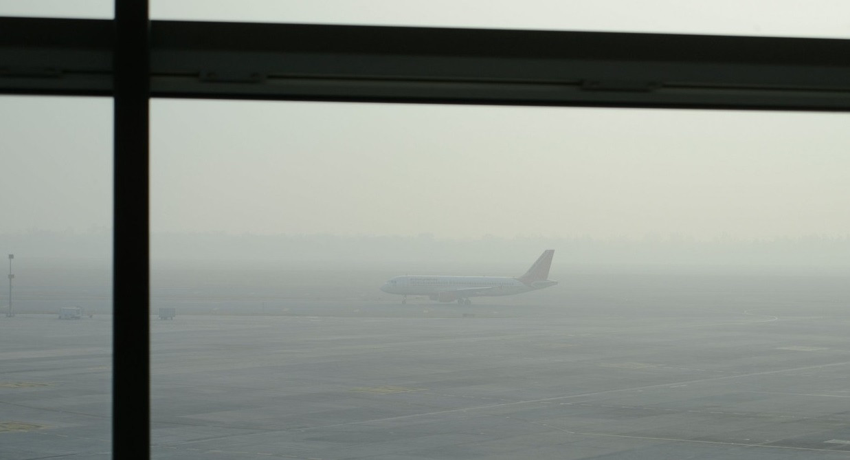 Zboruri deviate din cauza ceții. Pasagerii care ar fi trebuit să ajungă la Timișoara au aterizat la Sibiu și Cluj-Napoca