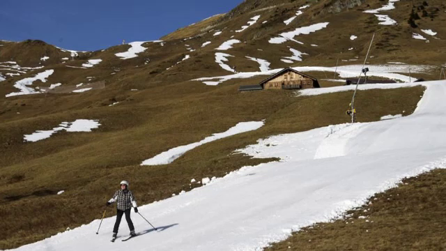 Vremea caldă a dat peste cap planurile turiștilor. Stațiunile de schi din Europa nu au zăpadă