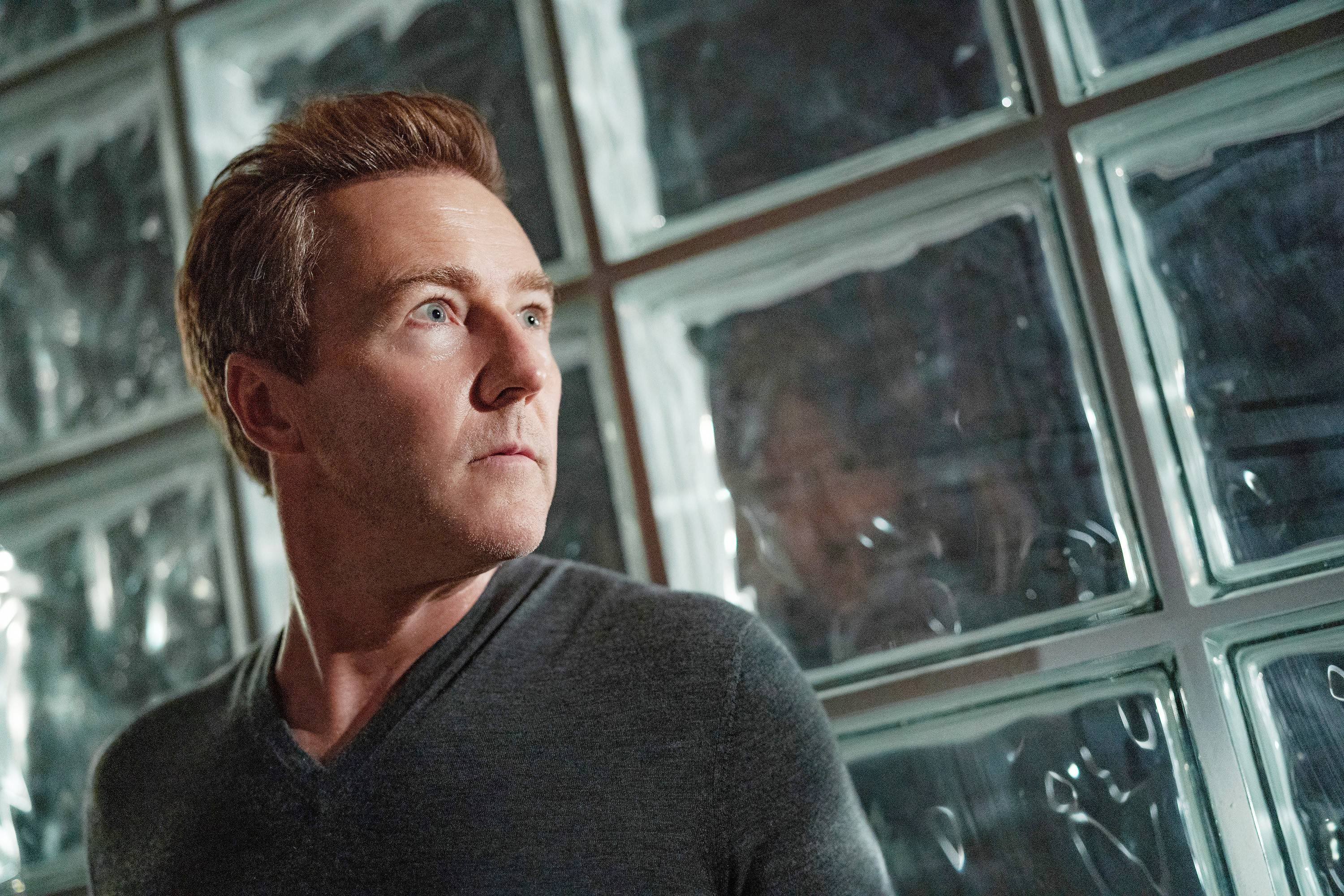 Edward Norton este rudă cu Pocahontas. Detalii groaznice aflate de actor chiar în timpul unei emisiuni: "Vrei doar să mori"