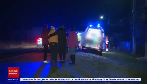 Un bărbat a murit după ce a intrat cu mașina într-un podeț de beton, în Dâmbovița. Localnicii au auzit bubuitura