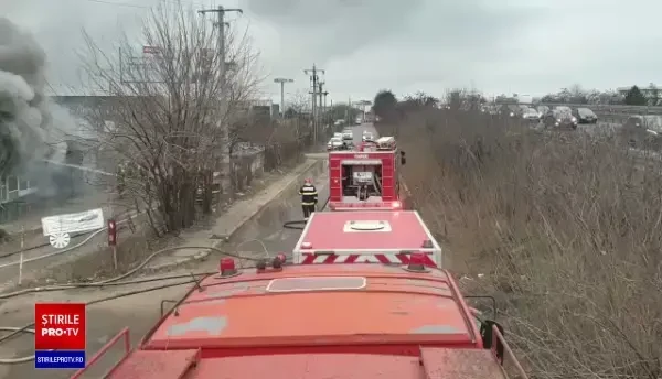 Incendiu foarte puternic pe Bd. Iuliu Maniu, în București
