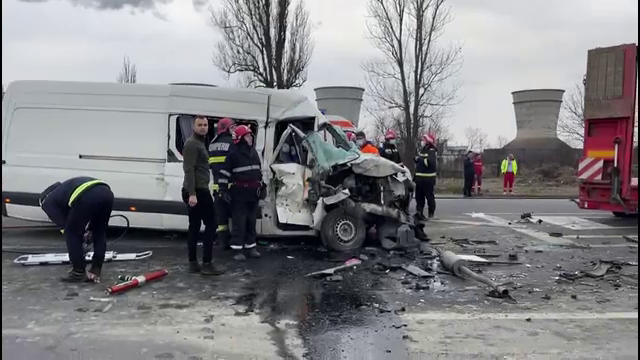 Accident grav lângă Craiova. 2 persoane au murit și alte 3 au fost rănite după ce mașina în care erau s-a izbit de un camion