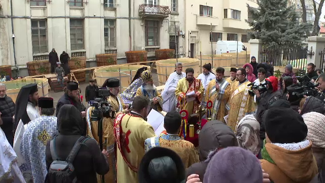 Apele Dunării au fost sfințite în ajun de Bobotează. Se fac ultimele pregătiri pentru slujba de mâine