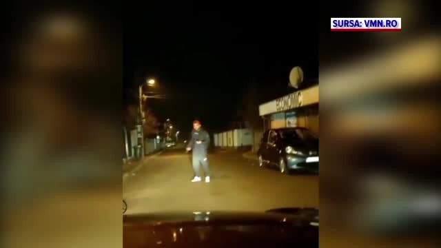 Un bărbat din Bârlad a evadat din arestul la domiciliu pentru a ataca familia fostei iubite cu un cuțit. Ce pedeapsa riscă