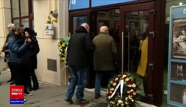 Sute de oameni i-au adus flori și s-au rugat pentru odihna veșnică a marelui actor Mitică Popescu