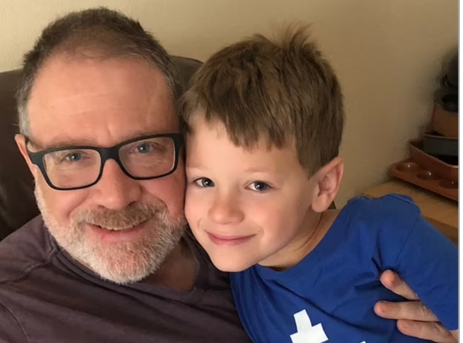 O mamă vrea să-și castreze chimic fiul, după ce l-a crescut drept fată. Tatăl este disperat