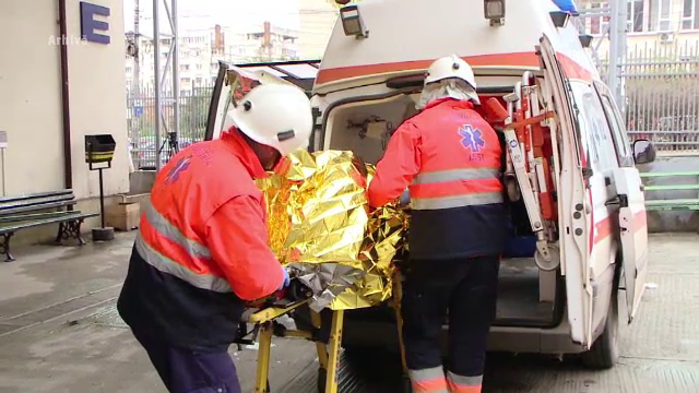 Un bărbat din Botoșani are arsuri grave, după ce o butelie i-a explodat în față. Copilul lui a scăpat ca prin miracol