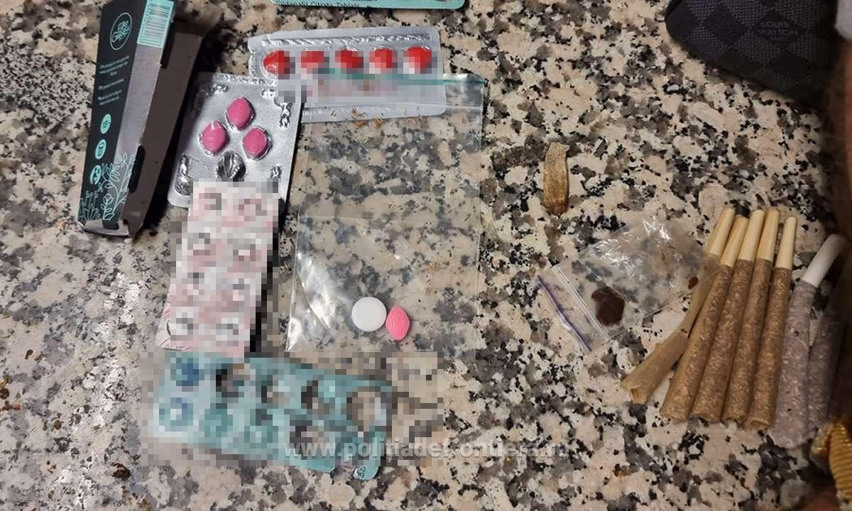 Un sirian care venea ca turist în România, din Olanda, a fost întors pe aeroportul din Otopeni după verificarea bagajului