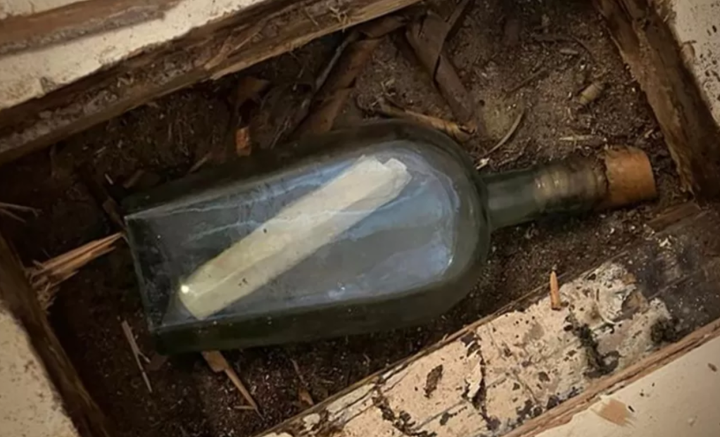 Descoperirea uimitoare făcută de un bărbat sub podeaua casei sale. A aflat tot ce s-a întâmplat în locuința sa, în trecut