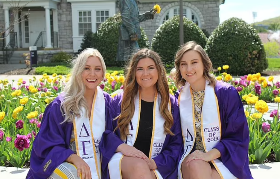 Primele imagini cu profesoara împușcată de copilul de șase ani în școala din Virginia. Femeia este în stare gravă