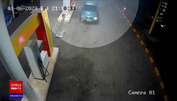 Un tânăr a plecat de la benzinărie fără să plătească, a fugit de poliție, a lovit un pieton și a ieșit pozitiv la canabis