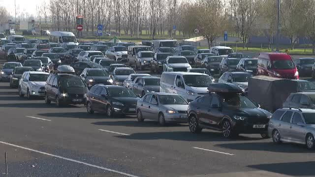 Cozi de mașini pe câțiva kilometri la Vama Nădlac 2: ”Suntem la granița răbdărilor”