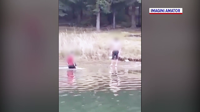 Imaginile surprinse înainte ca cei 3 tineri să se răstoarne cu hidrobicicleta în lacul Colibița. Unul este dispărut