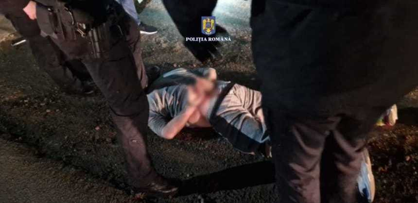 Un bărbat cu sabie a amenințat cu moartea localnici din Mihăilești. A fost prins cu focuri de armă