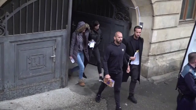 Frații Tate îndeamnă la molestarea femeilor, dar au admiratoare în România. Cei doi rămân în arest preventiv