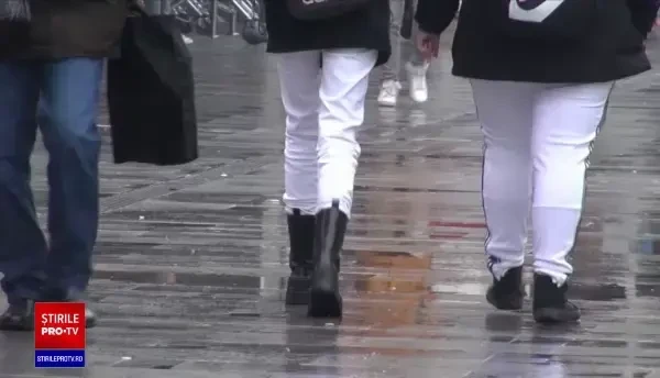 Moartea unei copile de 16 ani ridică semne de întrebare. Ce au descoperit polițiștii pe conturile de socializare ale fetei