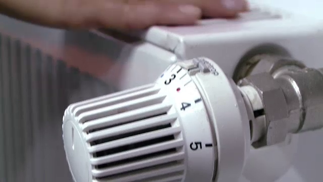 Probleme privind acordarea ajutoarelor pentru facturile la energie. Câți români ar trebui să beneficieze de ele