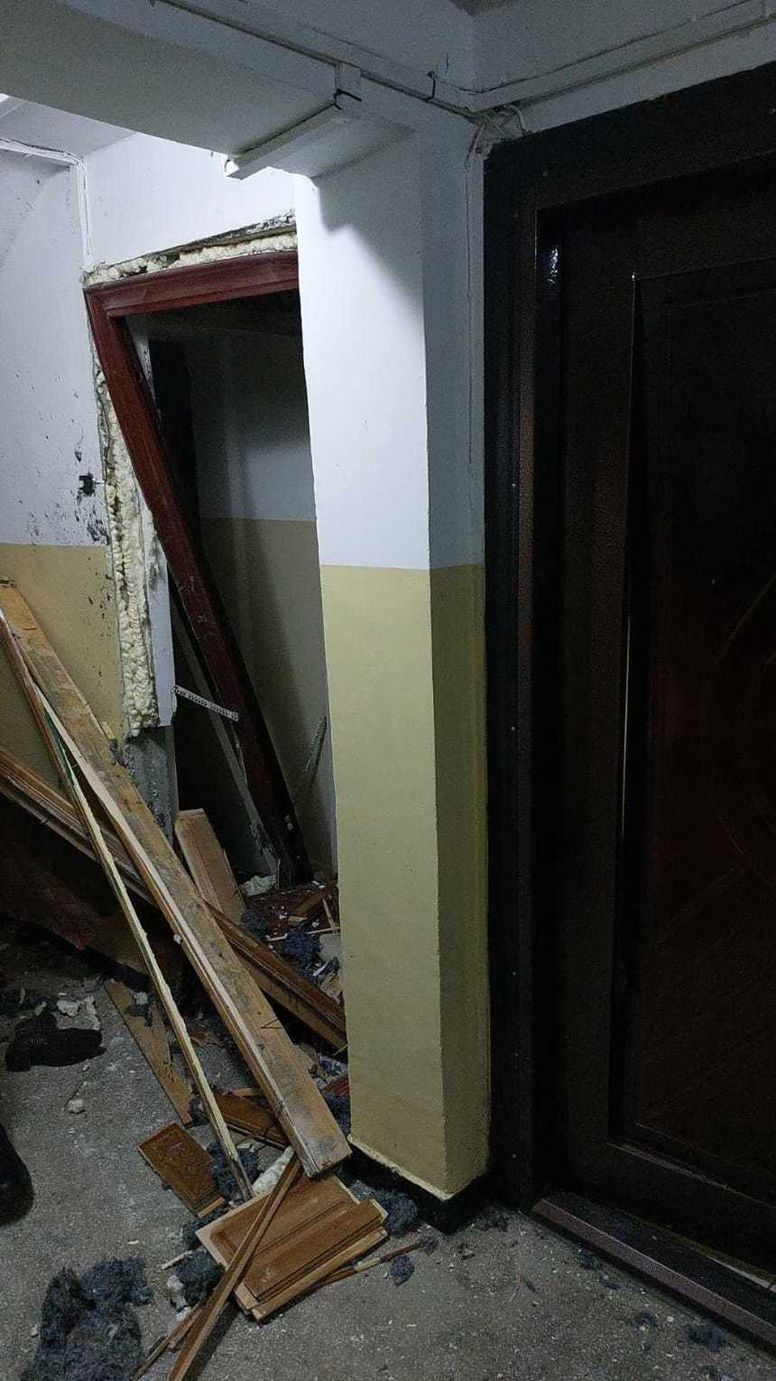 Explozie puternică într-un bloc din Pitești. Mai multe apartamente sunt afectate. GALERIE FOTO
