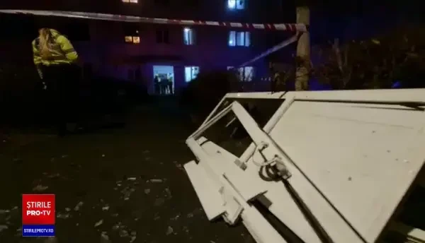 Explozie puternică într-un bloc din Pitești. Mai multe apartamente sunt afectate. GALERIE FOTO