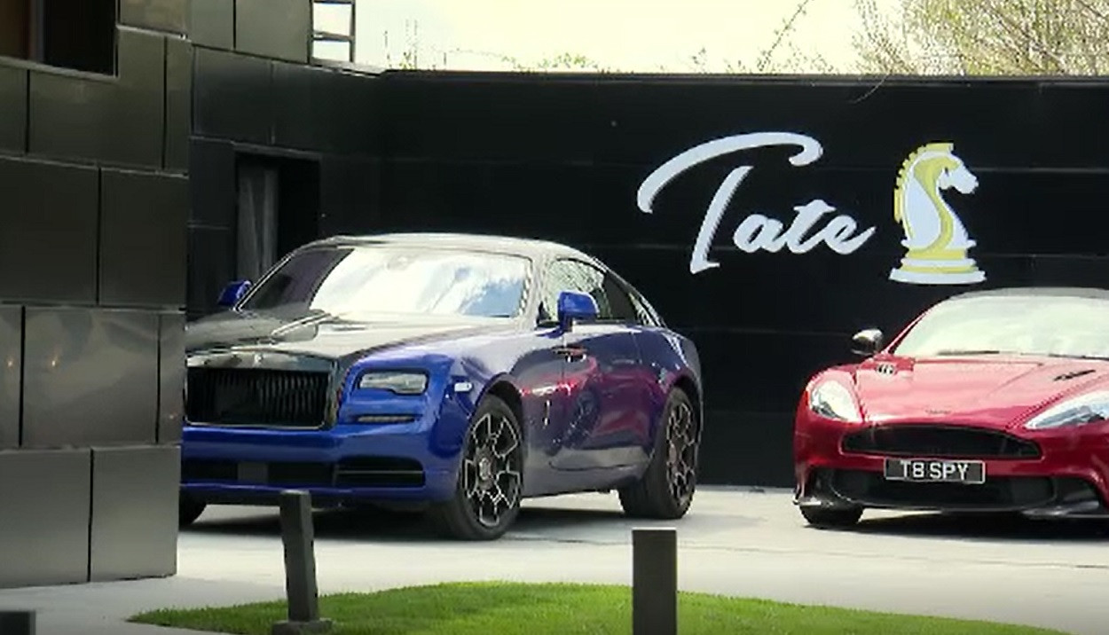 15 mașini de lux ale fraților Andrew și Tristan Tate au fost ridicate și puse sub sechestru. Unde vor fi păstrate | FOTO