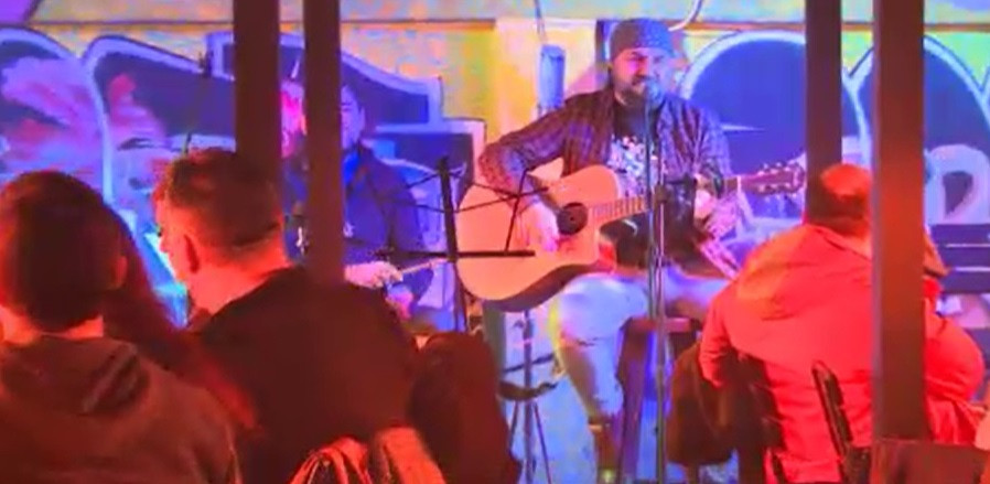 Bucureștenii au sărbătorit în cluburi și la terase 173 de ani de la nașterea marelui Mihai Eminescu