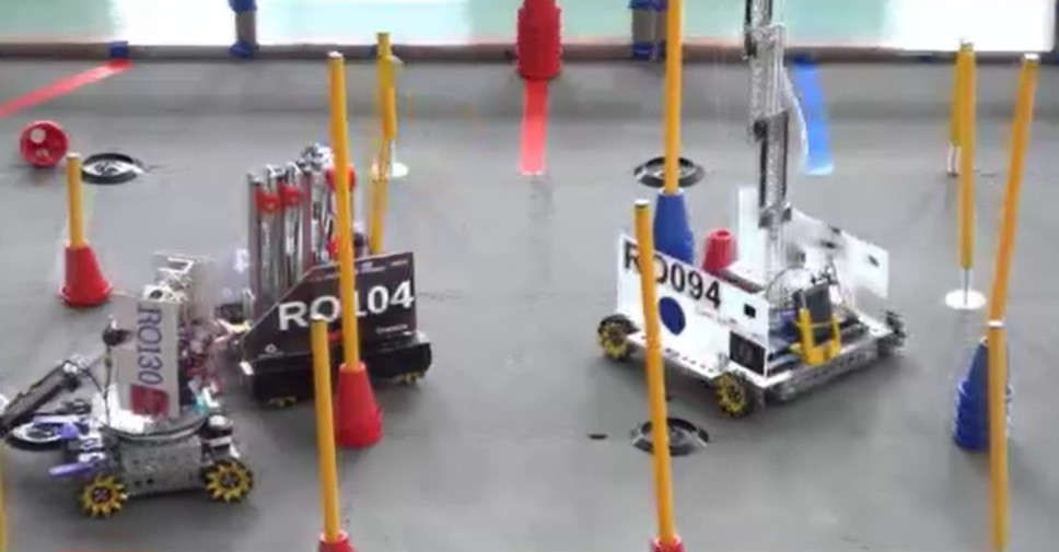 Concurs de robotică la Alba Iulia. Ce invenții au etalat elevii din opt județe