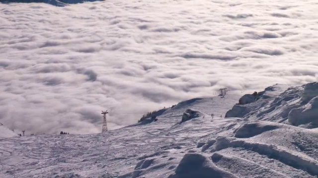 O zi perfectă de duminică la schi, în Sinaia. Cei care au urcat la cota 2000 au avut norocul să admire un fenomen rar