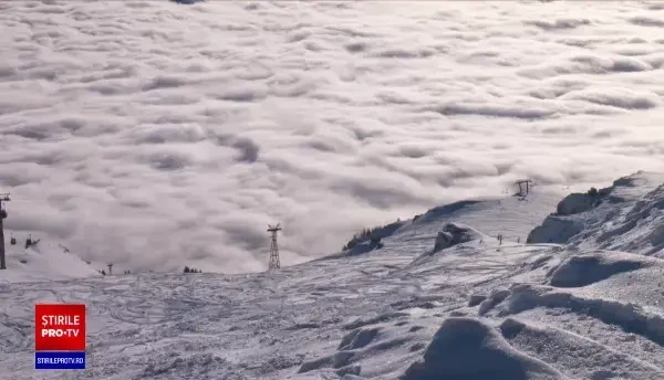 O zi perfectă de duminică la schi, în Sinaia. Cei care au urcat la cota 2000 au avut norocul să admire un fenomen rar