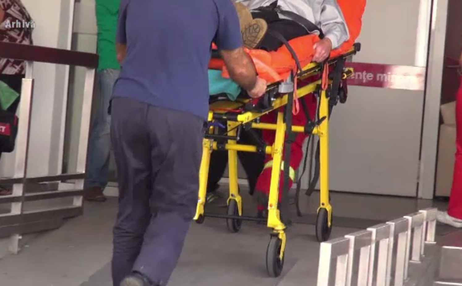 Bărbat din Maramureș, strivit de mașina pe care o repara. Cricul a cedat