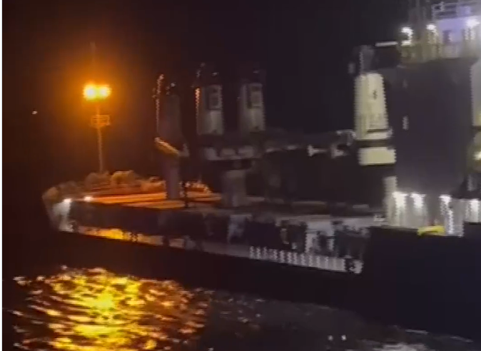 Trafic maritim întrerupt în Strâmtoarea Bosfor. O navă ucraineană a eşuat pe apă | VIDEO