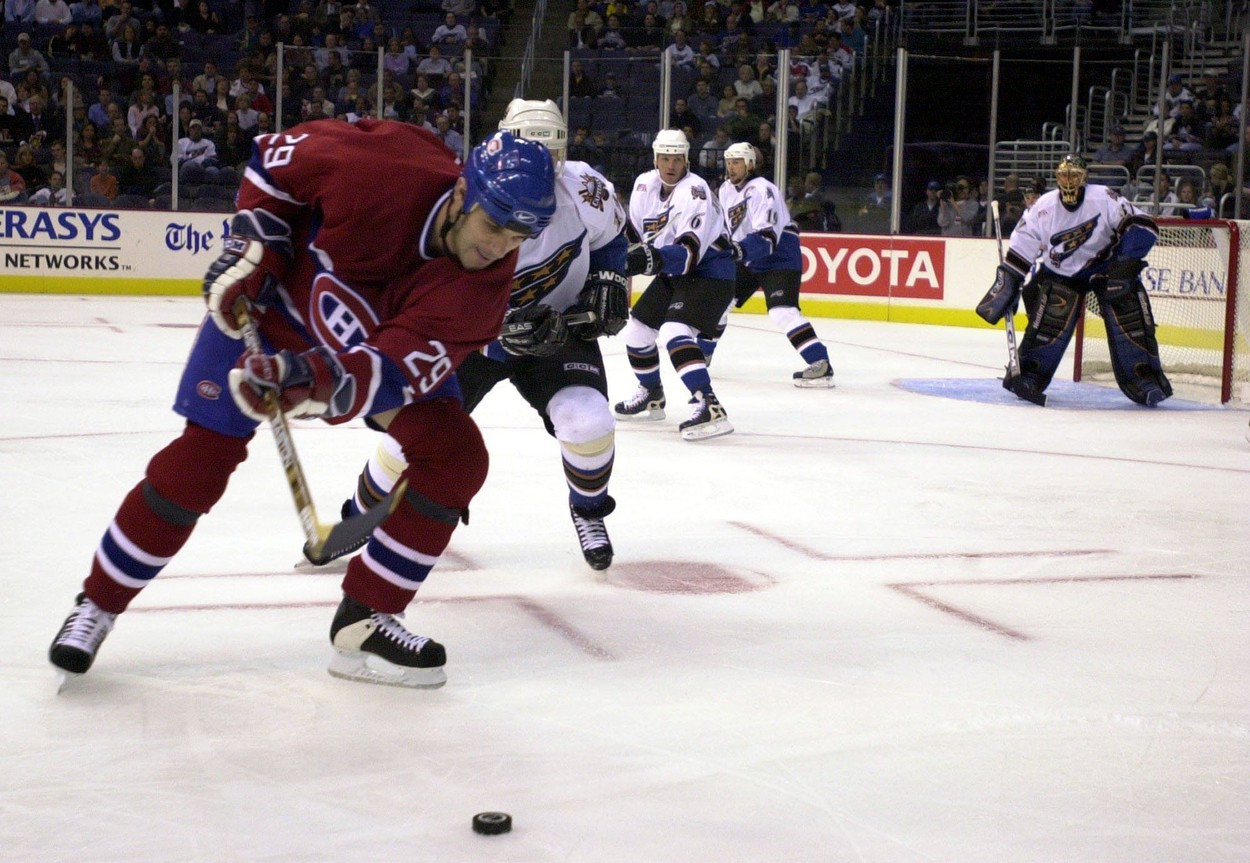 A murit Wayne "Gino" Odjick. Fostul mare hocheist canadian avea 52 de ani