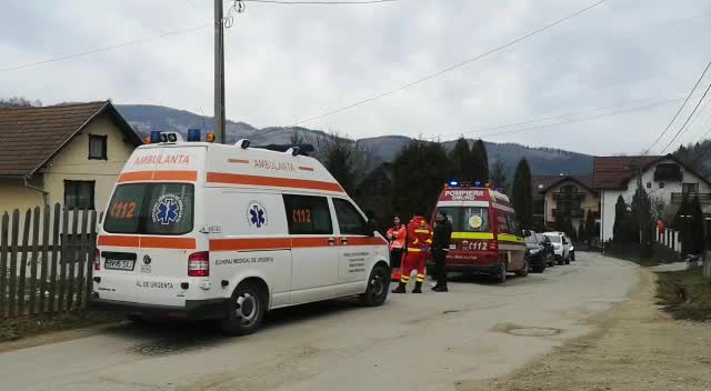 Crimă dublă în comuna Bran din Brașov. Doi tineri căsătoriți au fost găsiți în casă într-o baltă de sânge