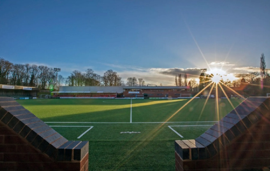 Cadavrul unui bărbat a fost găsit pe stadionul unei echipe de fotbal din Marea Britanie