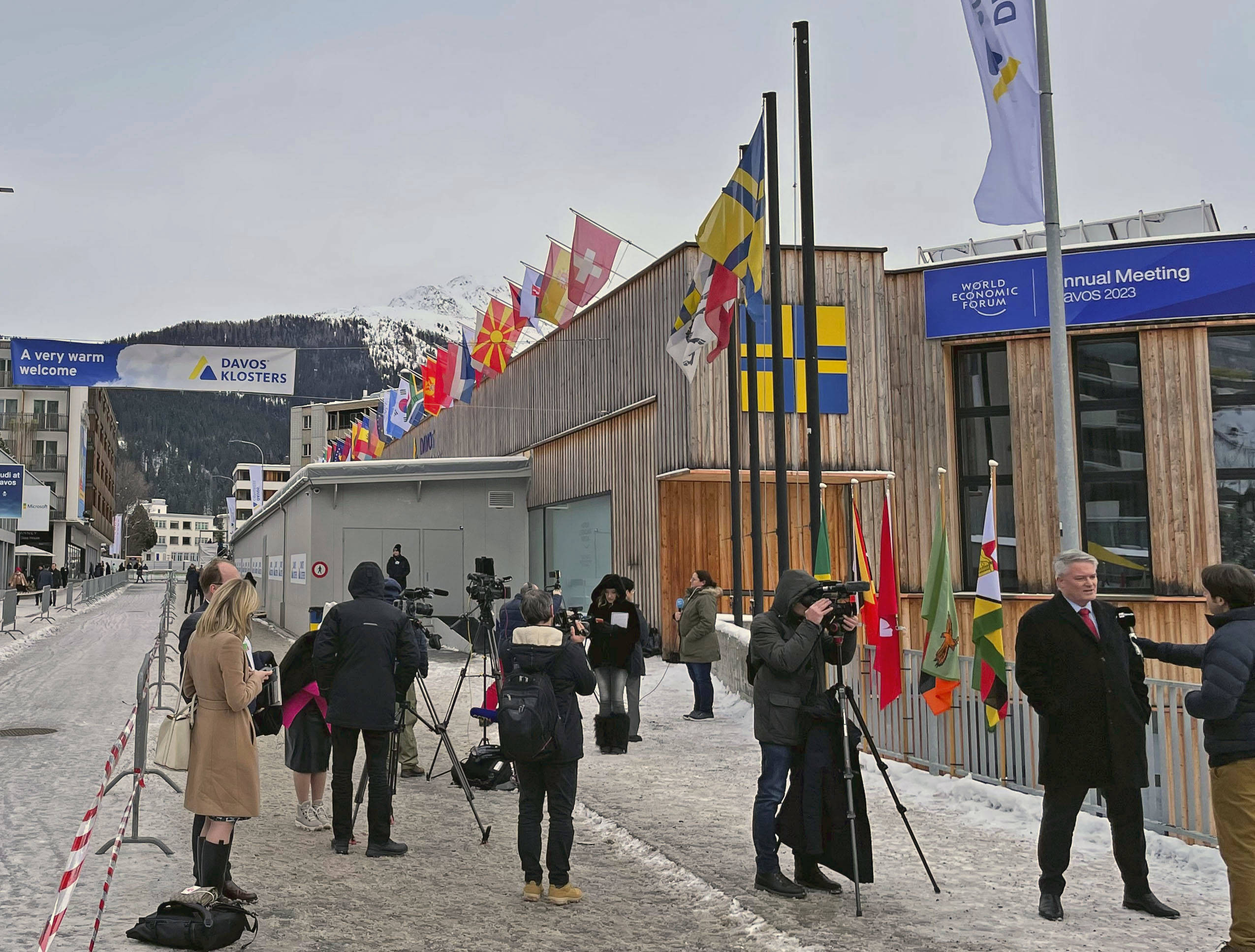 Prostituatele de lux roiesc printre puternicii lumii, la Forumul Economic Mondial de la Davos. Folosesc ținute de business