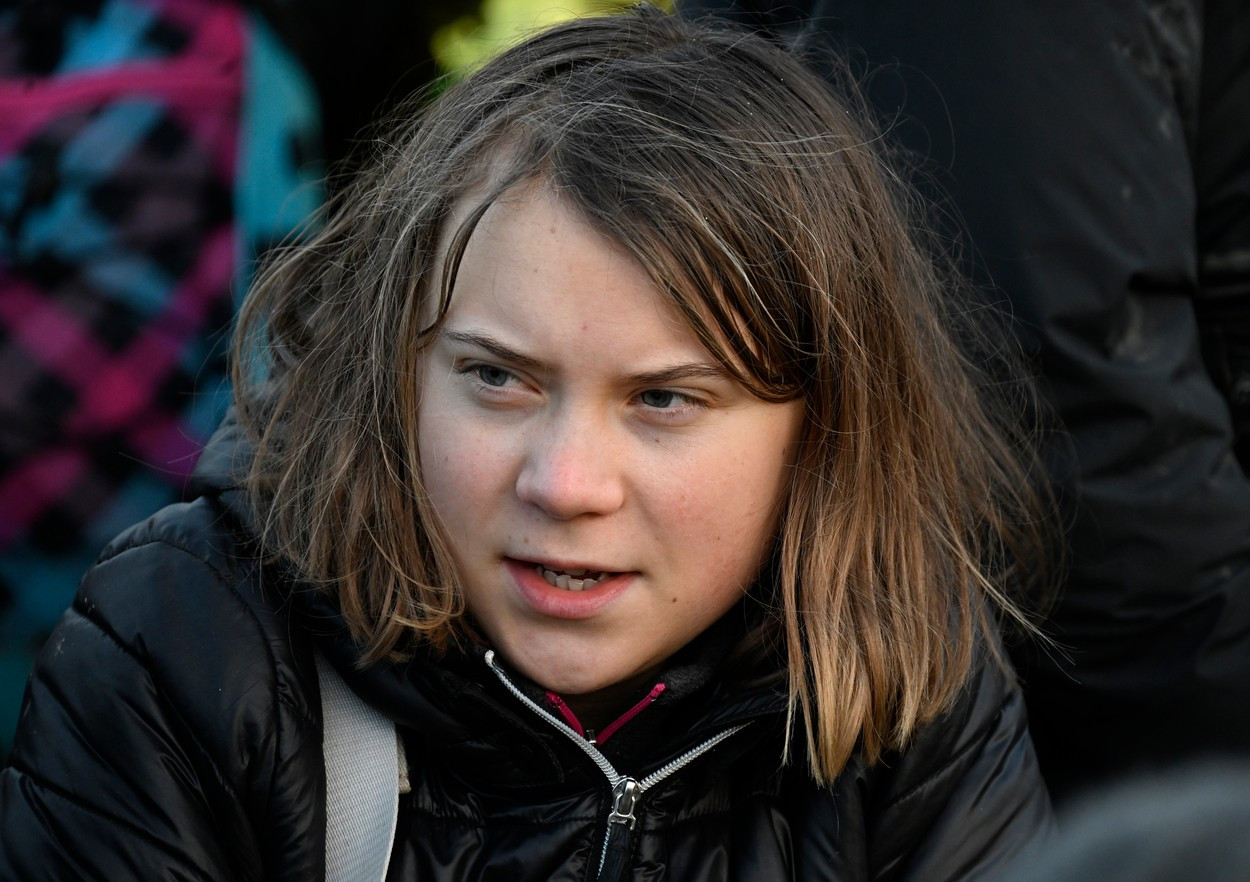 Greta Thunberg s-a alăturat unei manifestaţii împotriva extinderii unui aeroportul din Hampshire