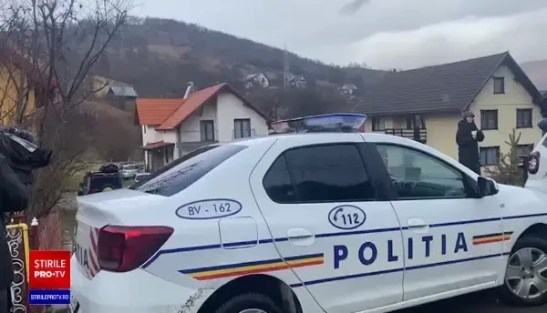 Poliția păzește casa în care se află tatăl suspectului dublei crime
