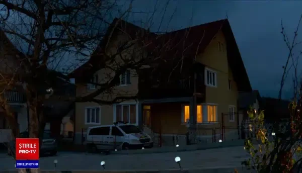 Criminalul din Bran nu recunoaște arma crimei. Detalii și imagini de azi de la locul dublului asasinat