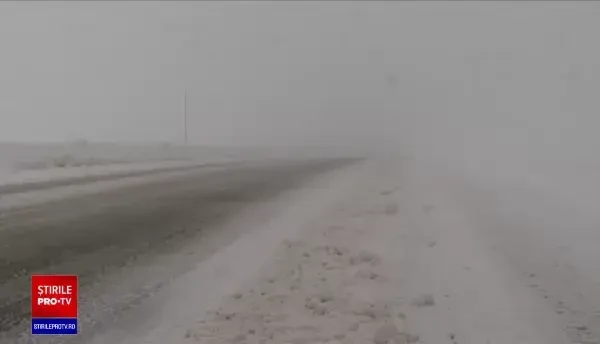 Vreme la extreme, cu mașini îngropate în zăpadă la munte și temperaturi de primăvară în sud