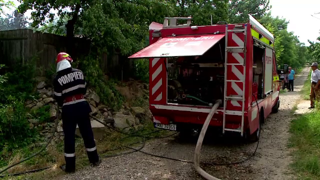 Pompier arestat după ce a fost prins de două ori beat la volanul unui taxi, în Iași