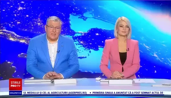 Parada rochiilor de flamenco, în Sevilla. Zeci de manechine, transformate în dansatoare