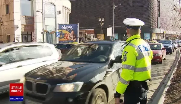 Cât de mare este pericolul de la Piața Unirii, unde o bucată de beton care acoperă Dâmbovița riscă să se surpe