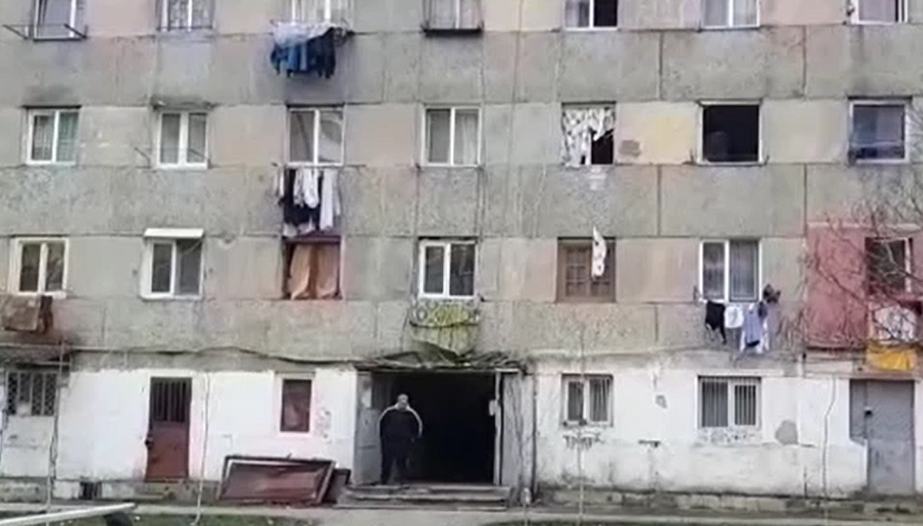 Explozie puternică într-un bloc din Târgoviște. Un bărbat de 47 de ani a fost rănit