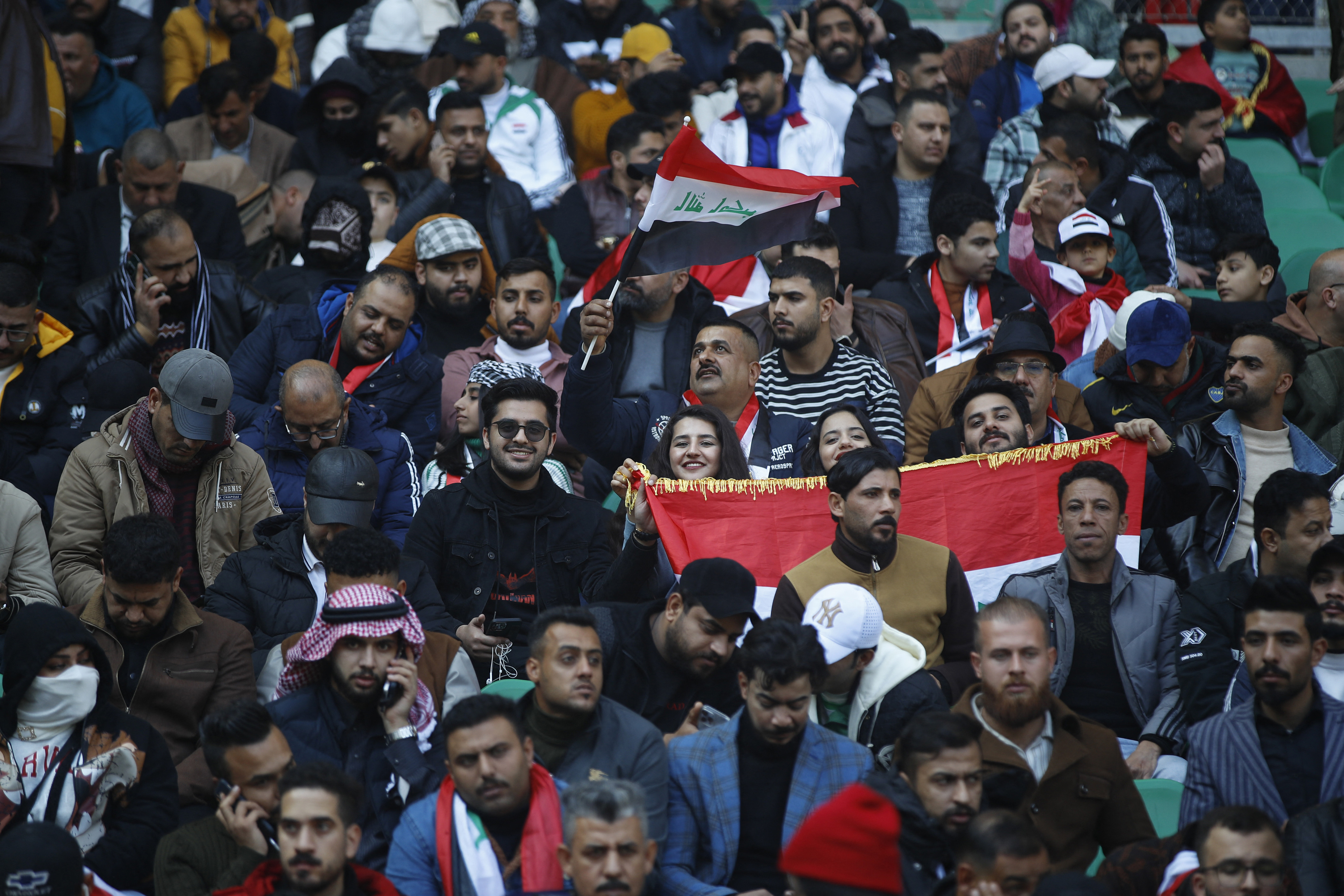 Un mort și zeci de răniți într-o busculadă la intrarea într-un stadion din Irak. Doi români sunt arbitri la meci