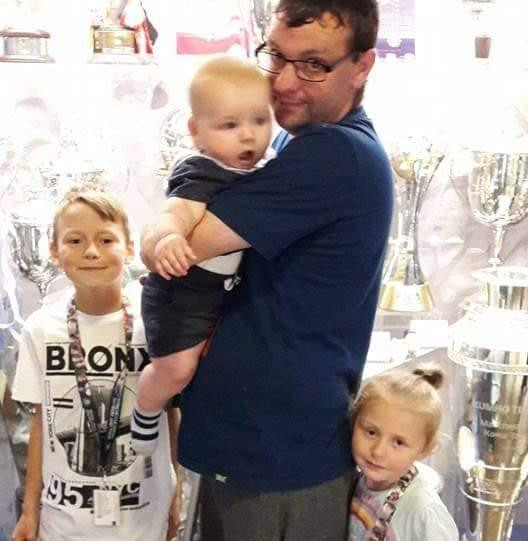 Copii supuși la orori de neimaginat. Erau obligați de părinți să mănânce săpun și erau scufundați în apă fierbinte