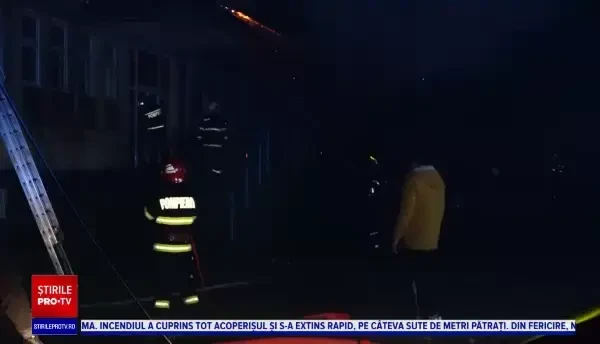 Mobilizare de forțe la un liceu din Baia Mare. Un incendiu puternic a cuprins cantina