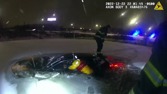 Operațiunea de salvare extremă în SUA. Cum a fost scoasă o femeie dintr-un lac înghețat, la -22 de grade