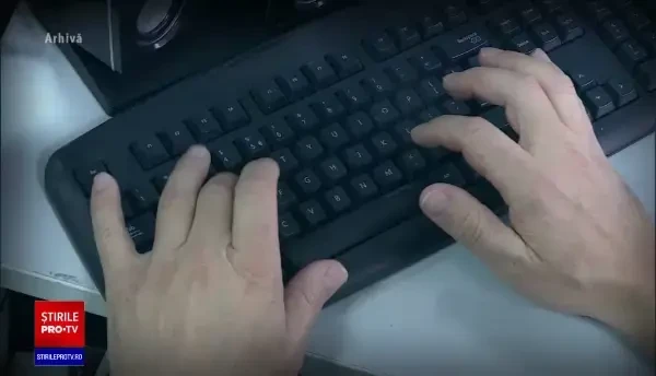 O fată de 13 ani a fost violată și apoi șantajată de un tânăr de 25 de ani, care îi câștigase încrederea pe internet