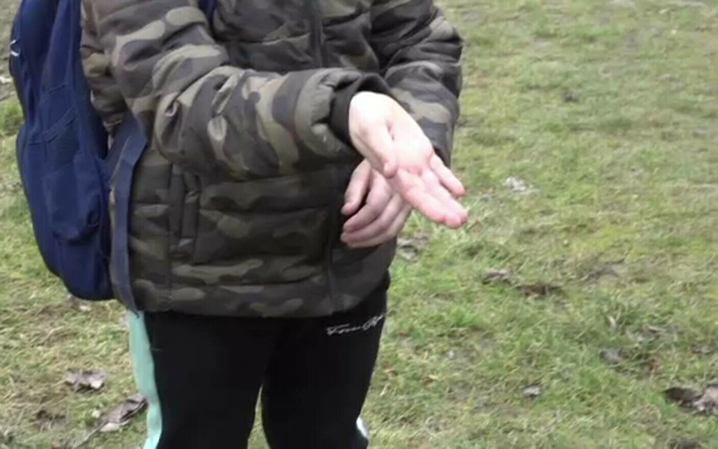 Cum a fost sancționat profesorul din Vaslui care a lovit un elev cu un băț peste palme. Cazul copilului nu este singular